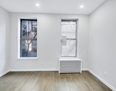 414 West 49th Street - Photo Thumbnail 3