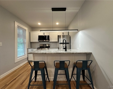 129 Charles Ave - Photo Thumbnail 9