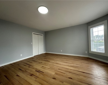 129 Charles Ave - Photo Thumbnail 6