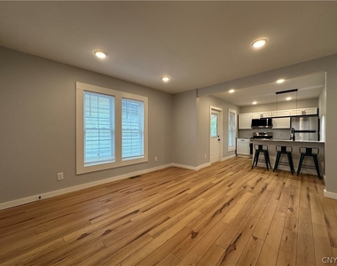 129 Charles Ave - Photo Thumbnail 2