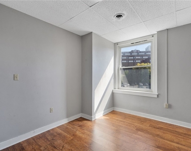 319 N Salina Street - Photo Thumbnail 9