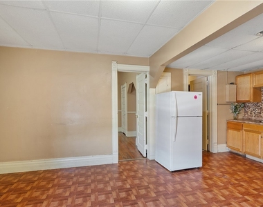 319 N Salina Street - Photo Thumbnail 31