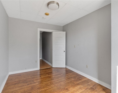 319 N Salina Street - Photo Thumbnail 10