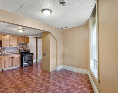 319 N Salina Street - Photo Thumbnail 29