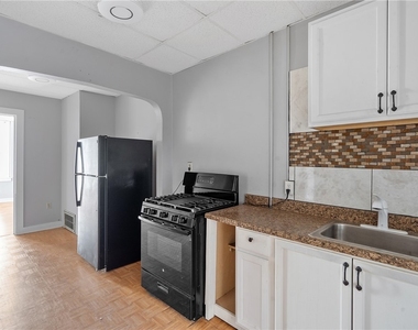 319 N Salina Street - Photo Thumbnail 8