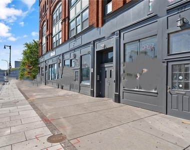 319 N Salina Street - Photo Thumbnail 2