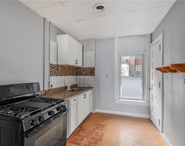 319 N Salina Street - Photo Thumbnail 7