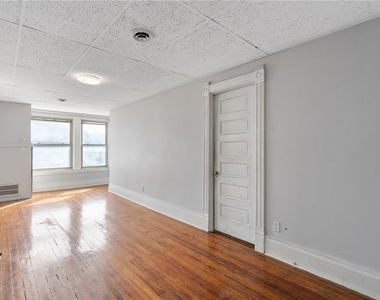 319 N Salina Street - Photo Thumbnail 18