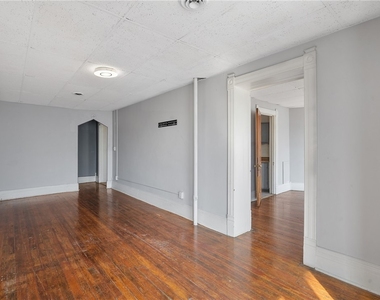 319 N Salina Street - Photo Thumbnail 19