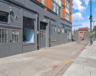 319 N Salina Street - Photo Thumbnail 1