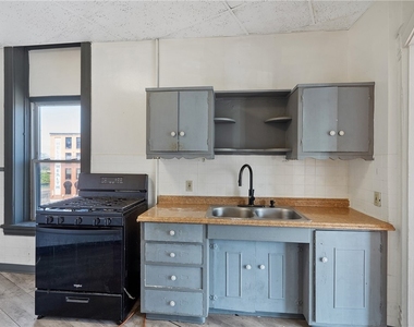 319 N Salina Street - Photo Thumbnail 14