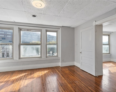 319 N Salina Street - Photo Thumbnail 16