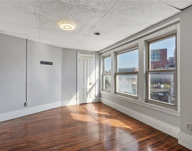 319 N Salina Street - Photo Thumbnail 17