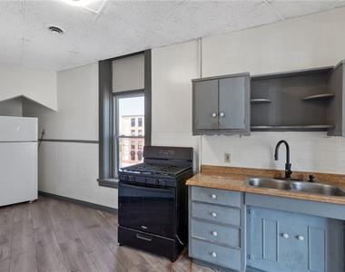 319 N Salina Street - Photo Thumbnail 15