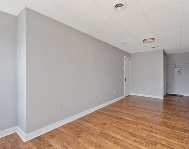 319 N Salina Street - Photo Thumbnail 5