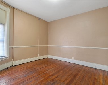319 N Salina Street - Photo Thumbnail 32