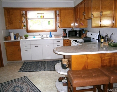 6 Maple Street - Photo Thumbnail 6