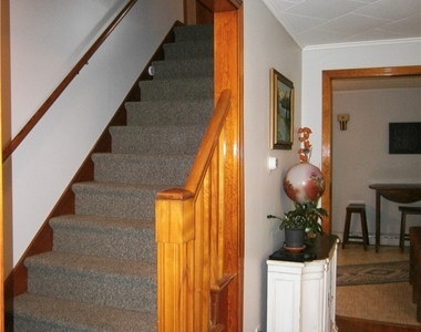 6 Maple Street - Photo Thumbnail 14