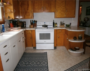 6 Maple Street - Photo Thumbnail 4