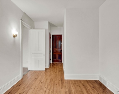238 Saranac Avenue - Photo Thumbnail 21