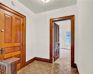 238 Saranac Avenue - Photo Thumbnail 24