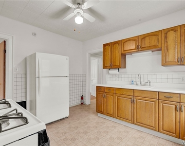 238 Saranac Avenue - Photo Thumbnail 11