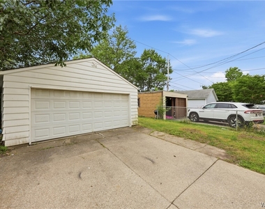 84 Woodward Avenue - Photo Thumbnail 24