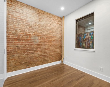 426 West 49th Street - Photo Thumbnail 4