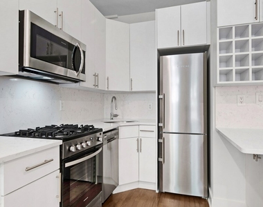 426 West 49th Street - Photo Thumbnail 2