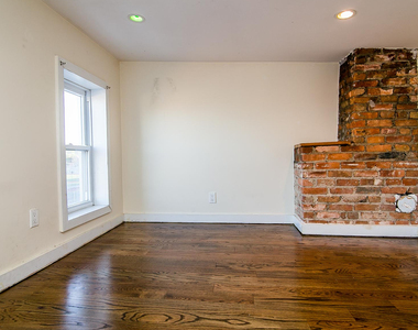 295 Maujer Street - Photo Thumbnail 2