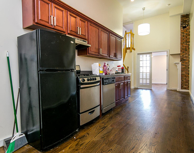 295 Maujer Street - Photo Thumbnail 4