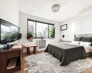 212 East 10th Street - Photo Thumbnail 8