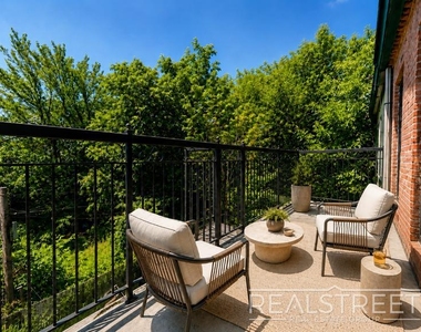 94 Lewis Avenue - Photo Thumbnail 5