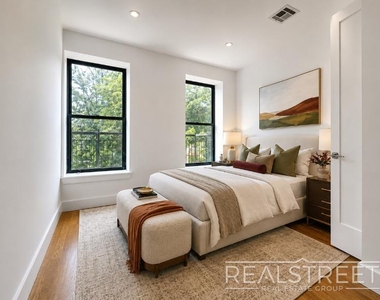 94 Lewis Avenue - Photo Thumbnail 7