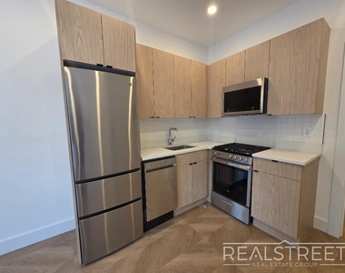 25-66 Steinway Street - Photo Thumbnail 8