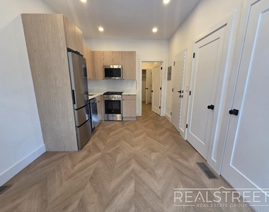25-66 Steinway Street - Photo Thumbnail 10
