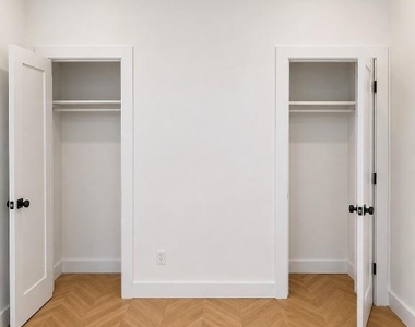 25-66 Steinway Street - Photo Thumbnail 4