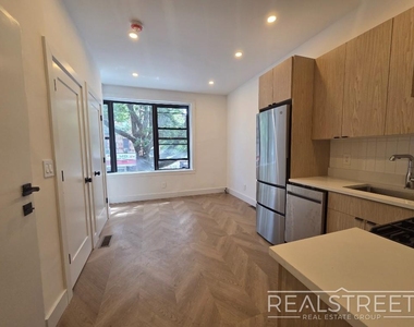 25-66 Steinway Street - Photo Thumbnail 5
