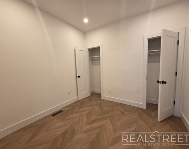 25-66 Steinway Street - Photo Thumbnail 4
