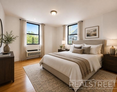 90-02 Queens Blvd - Photo Thumbnail 4