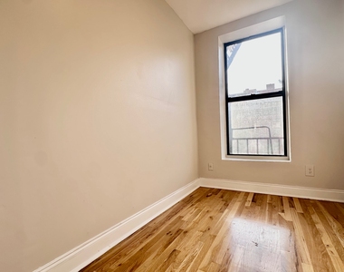 386 Manhattan Avenue - Photo Thumbnail 5