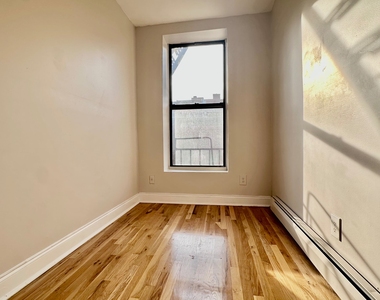 386 Manhattan Avenue - Photo Thumbnail 6