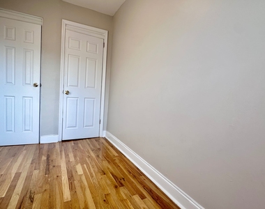 386 Manhattan Avenue - Photo Thumbnail 7