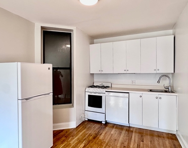 386 Manhattan Avenue - Photo Thumbnail 2