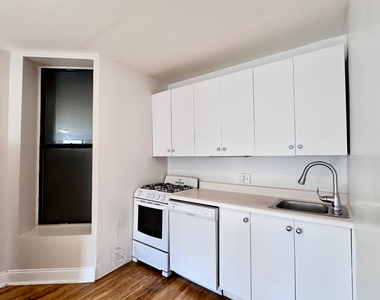 386 Manhattan Avenue - Photo Thumbnail 4