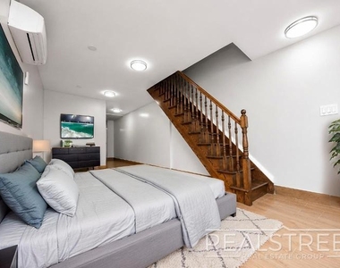 890 Jefferson Avenue - Photo Thumbnail 6