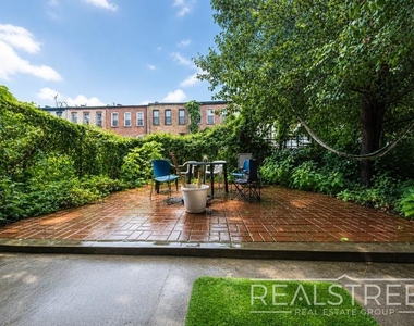 890 Jefferson Avenue - Photo Thumbnail 8