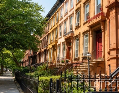 890 Jefferson Avenue - Photo Thumbnail 9