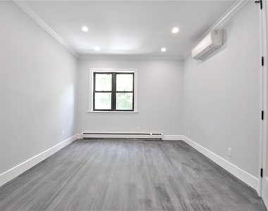 135 East 46th Street - Photo Thumbnail 6