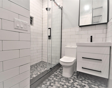 135 East 46th Street - Photo Thumbnail 7